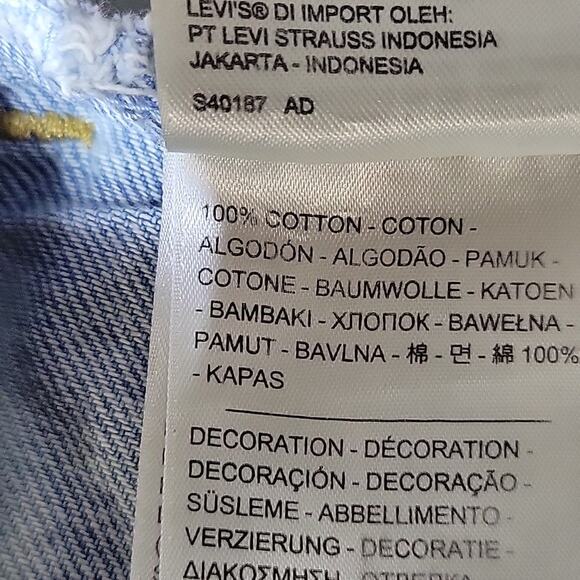 Levi's Lightwashed Jean Jacket Floral Embroidery Back Womens Small - Picture 7 of 12